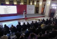 Organiza AMLO tianguis de vehículos de lujo