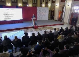 Organiza AMLO tianguis de vehículos de lujo