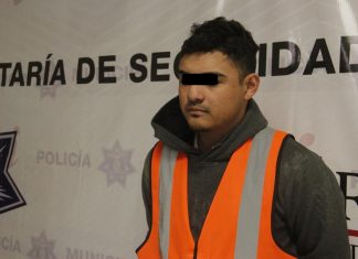 Sorprenden a individuos haciendo boquete en tienda de conveniencia