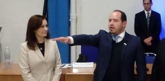 DESENTUERTOS: RECURRE JOOB AL BOLICHE PARA JUNTAR ALGO DE $