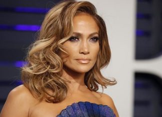 Demandan a Jennifer López