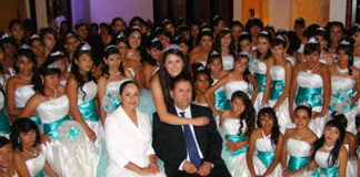 DESENTUERTOS: JULIÓN CON QUINCEAÑERAS; A VER SI NO APARECE LILIA MERODIO