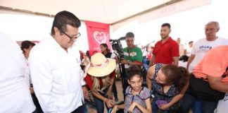 Entregan sillas de ruedas en feria Independiente de Servicios Municipales