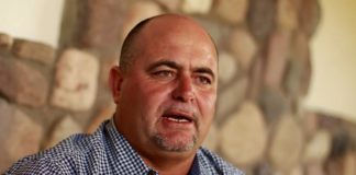 “Nos cortaron los celulares y el internet”, acusa Julián LeBarón