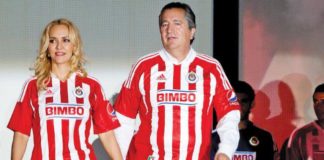 Va Angélica Fuentes por Chivas y Omnilife