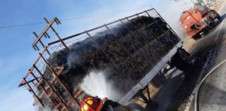 Se queman toneladas de algodón en la calle