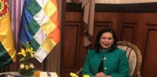 Embajadora de México sale de Bolivia tras expulsión