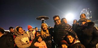 Duermen 2 mil a la intemperie en espera de juguetes de ‘Santa Bombero’