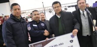 Premian a policías con viviendas y 300 mil pesos