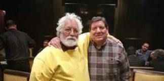 DESENTUERTOS: NO RAJA LEÑA MOCKEN Y SIGUE PICANDO PIEDRA