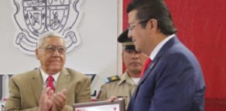 DESENTUERTOS: DEJA CABADA LA VÍBORA CHILLANDO A SU AMIGO