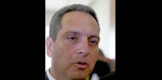 DESENTUERTOS: SALTA PENICHE POR SU MADRINA