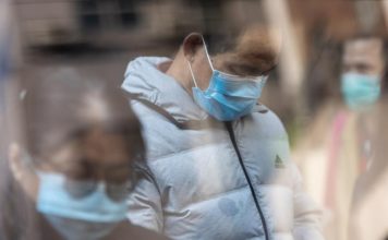 Dejan ir a paciente con coronavirus y se pasea así en un centro comercial de Texas