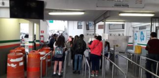 Regresan a cientos de mexicanos en puentes