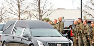 Despiden a policía abatida durante tiroteo en Canadá