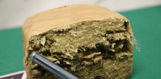 Adolescente fumaba con pipa y media libra de marihuana al lado