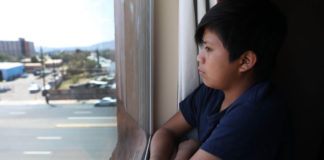 Jueza federal ordena la liberación de niños migrantes: “La pandemia amenaza sus vidas”