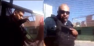 Video: Irrumpen policías en casa y aterrorizan a familia