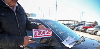 Al corralón autos con engomado rojo; van 261