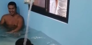 Familia convirtió la sala de su casa en piscina para pasar cuarentena