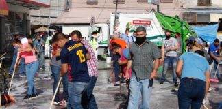 Se unen comerciantes a limpieza y desinfección del Centro