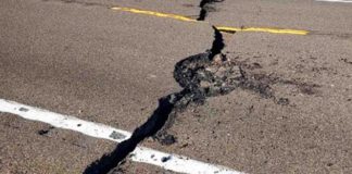 Así quedó carretera de Nevada tras fuerte sismo de magnitud 6.5
