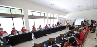 Gradúan 28 voluntarias del programa “armando familias plenas”