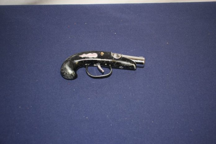 Era un encendedor en forma de pistola