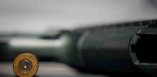 Muere tras jugar ruleta rusa en borrachera con amigos