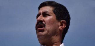 DESENTUERTOS: SE ENVALENTONA CORRAL Y AMAGA HASTA A PANISTAS