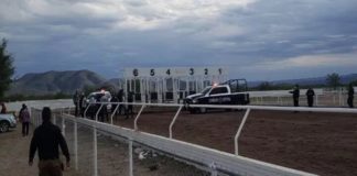 Desalojan a 2 mil 500 personas de carreras de caballos en Satevó