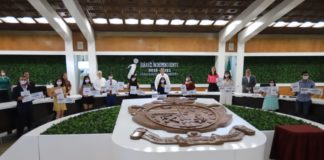 Entrega Alcalde premios a jóvenes talentosos