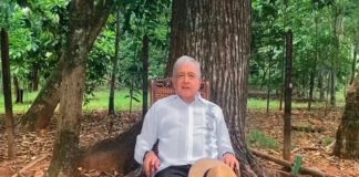 Se burla AMLO de Calderón y revela presión al INE