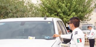 Amonestan a vecinos mal estacionados en Valle Dorado