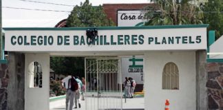 Continúan protestas de empleados de Cobach por retraso en aguinaldos