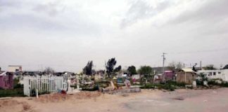 Abandonan cadáver encobijado en la Pino Suarez