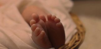 Dan por muerto a bebé en Puebla; funeraria descubre que aún vivía