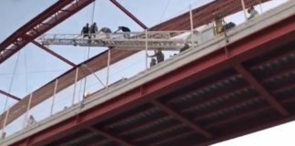 Entra en acción ex militar; salva a otro suicida