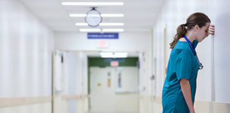 Uno de cada 10 trabajadores de la salud tiene ideas suicidas