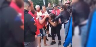 Video: Mujer persigue y le da una paliza a sujeto que le robó su teléfono