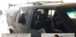 Amenazó a su madre adoptiva y quebró cristales de camioneta