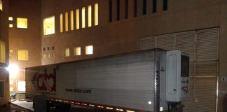 Ya no caben muertos por Covid; llega tráiler a IMSS 66