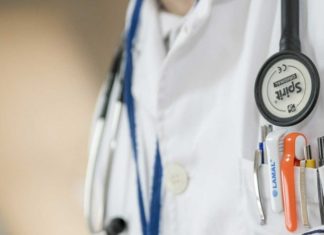 Enfermero da positivo después de recibir la vacuna de Pfizer en EU