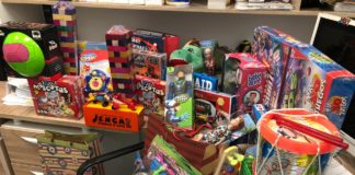 Dona IMM juguetes a Santa Bombero