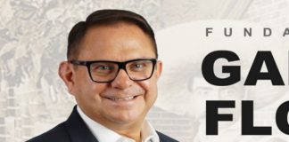 DESENTUERTOS: FLORES VIRAMONTES LE METE GALLETA A LA PUJA