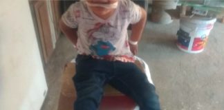 Rescatan a niño maltratado y amordazado por sus padres en CDMX