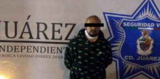 Detienen a sujeto que conducía con sticker falso