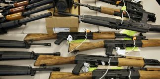 Familias mexicanas se arman contra la inseguridad