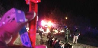 Traficantes de personas organizan con brazaletes derecho de cruce del Río Bravo