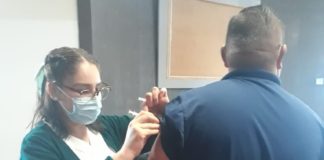 Vacunan a trabajadores de Protección Civil y sus familias contra influenza